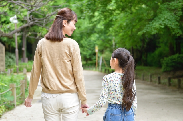 離婚に強い弁護士に依頼して親権・養育費を獲得し、明るい未来が開けた親子